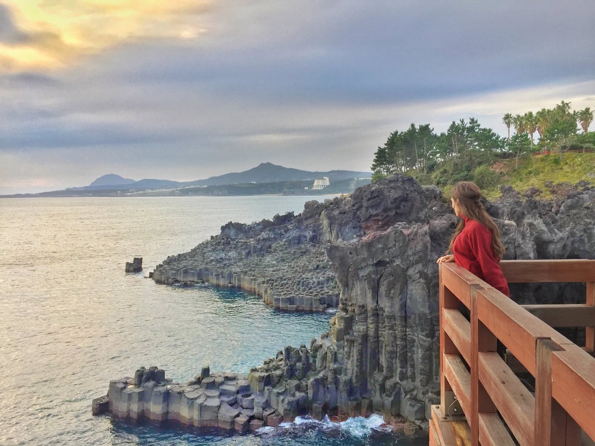 jeju-jusangjeollidae-cliffs.jpg