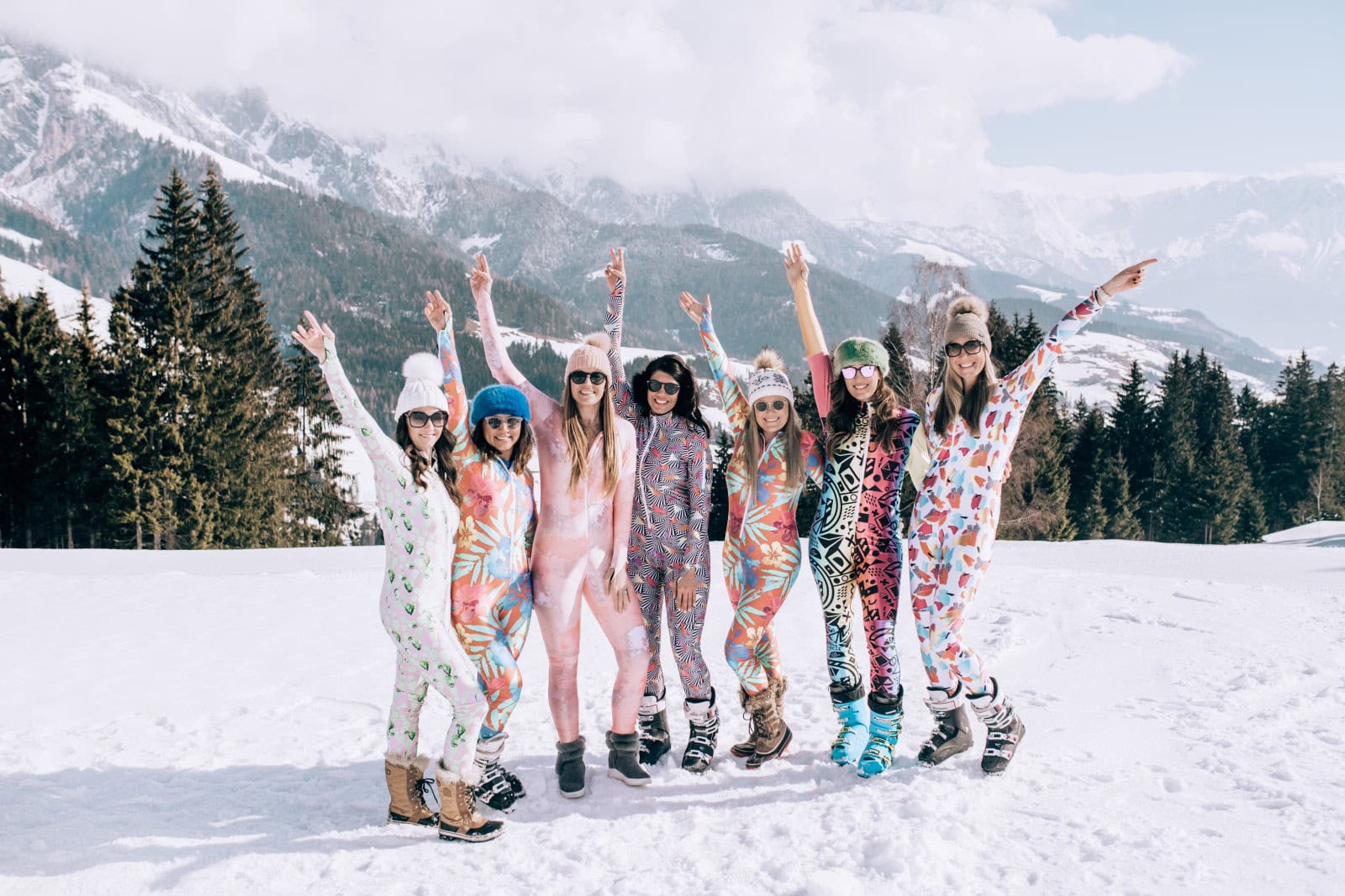 What to Wear on a Ski Trip - The Ultimate Winter Weekend Packing Guide -  JetsetChristina