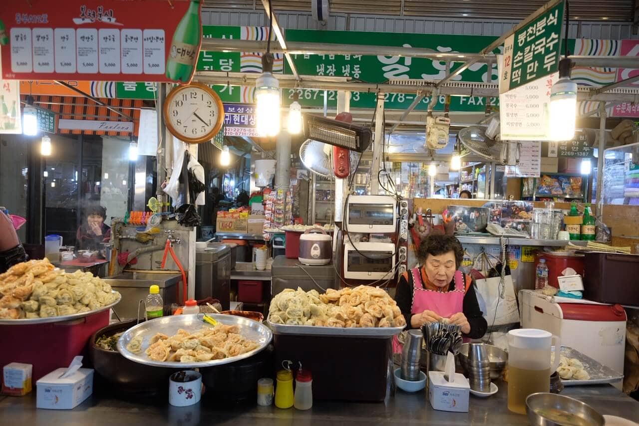 Eating as a Vegetarian in South Korea [FOOD TIPS] We Are Travel Girls